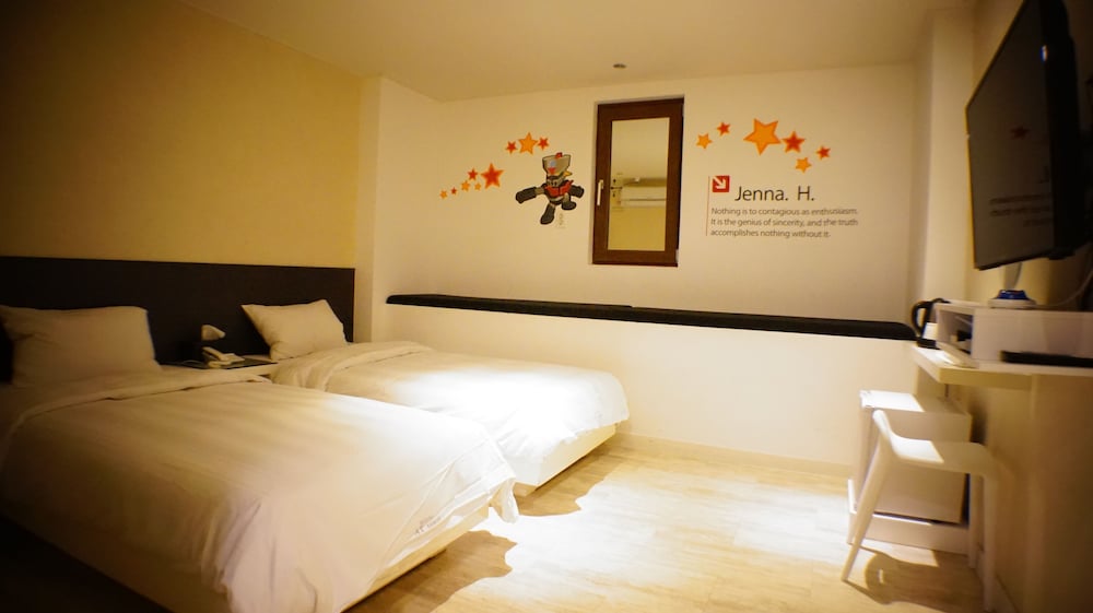 BUSINESS, TWIN BEDS