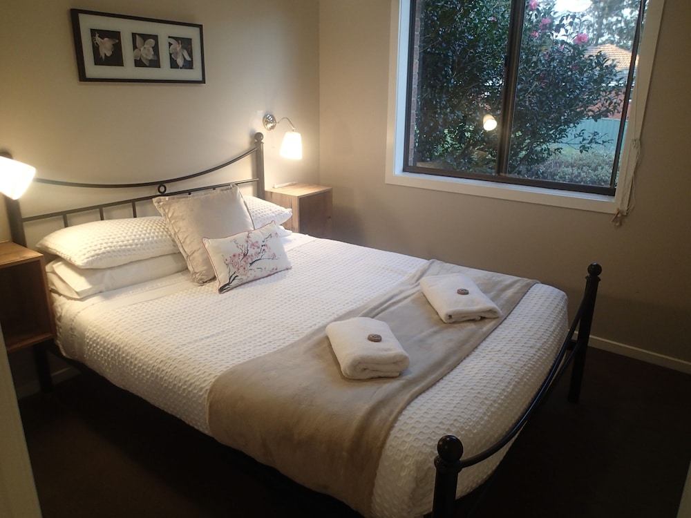 DUNGOWAN HOLIDAY ACCOMODATION 31/75
