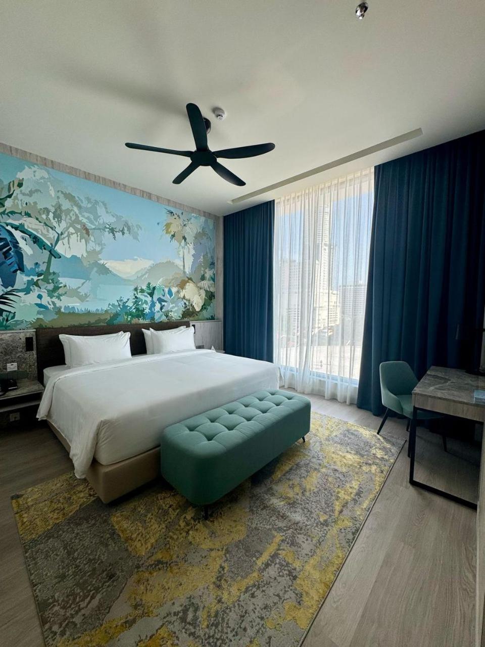 Fifth Avenue Hotel 14/49