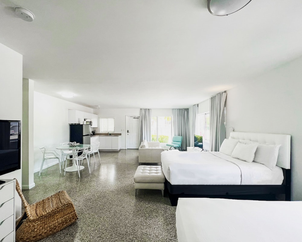 DELUXE, STUDIO, 2 QUEEN BEDS