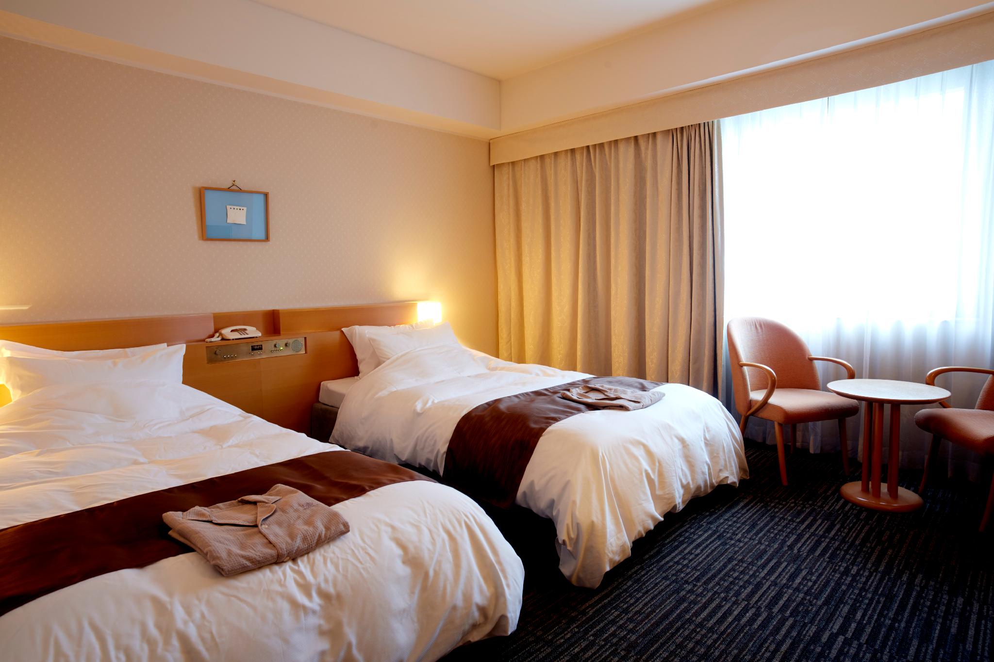 Standard, Twin Beds, Lake View, Night View