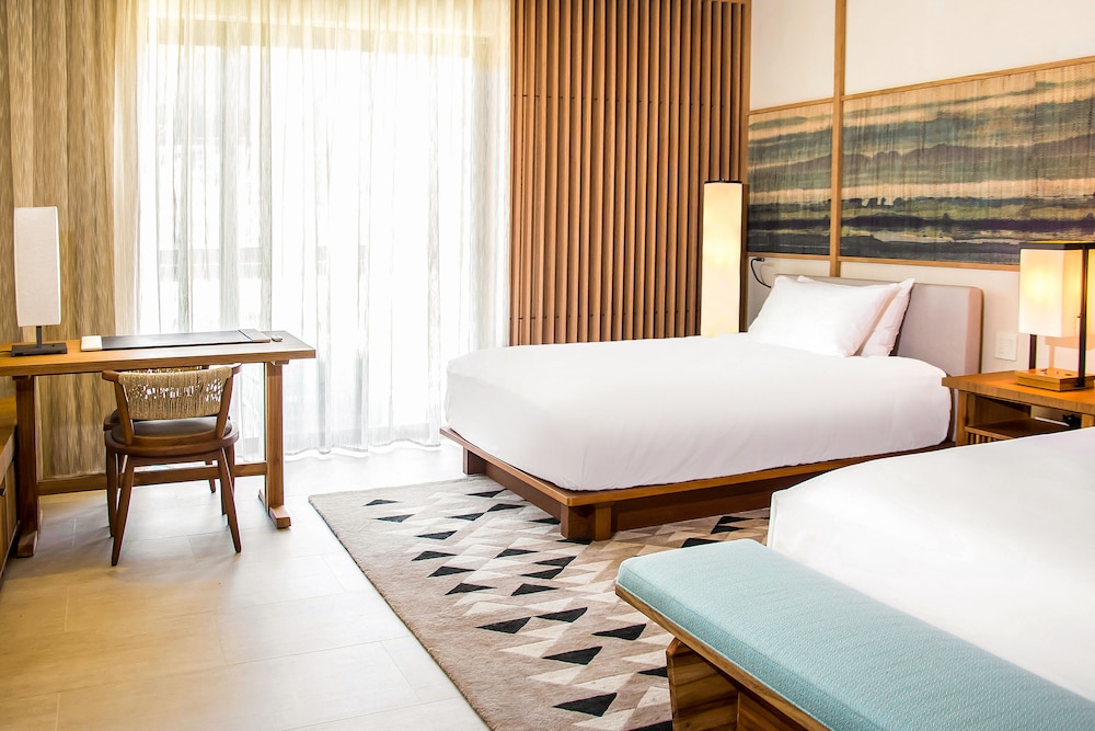 Swim Up, Deluxe, 2 Queen Beds