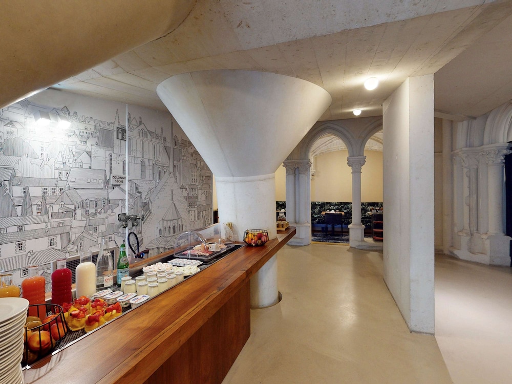 Mercure Poitiers Centre 14/73