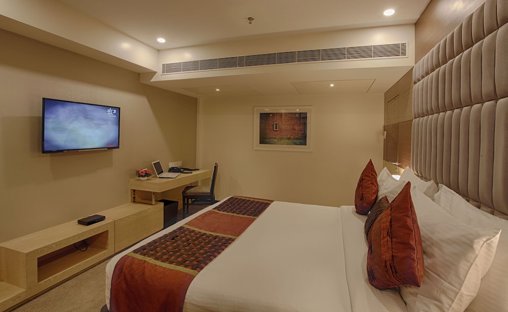 HOTEL LEVANA(FORMERLY BEST WESTERN PLUS LEVANA) 8/43