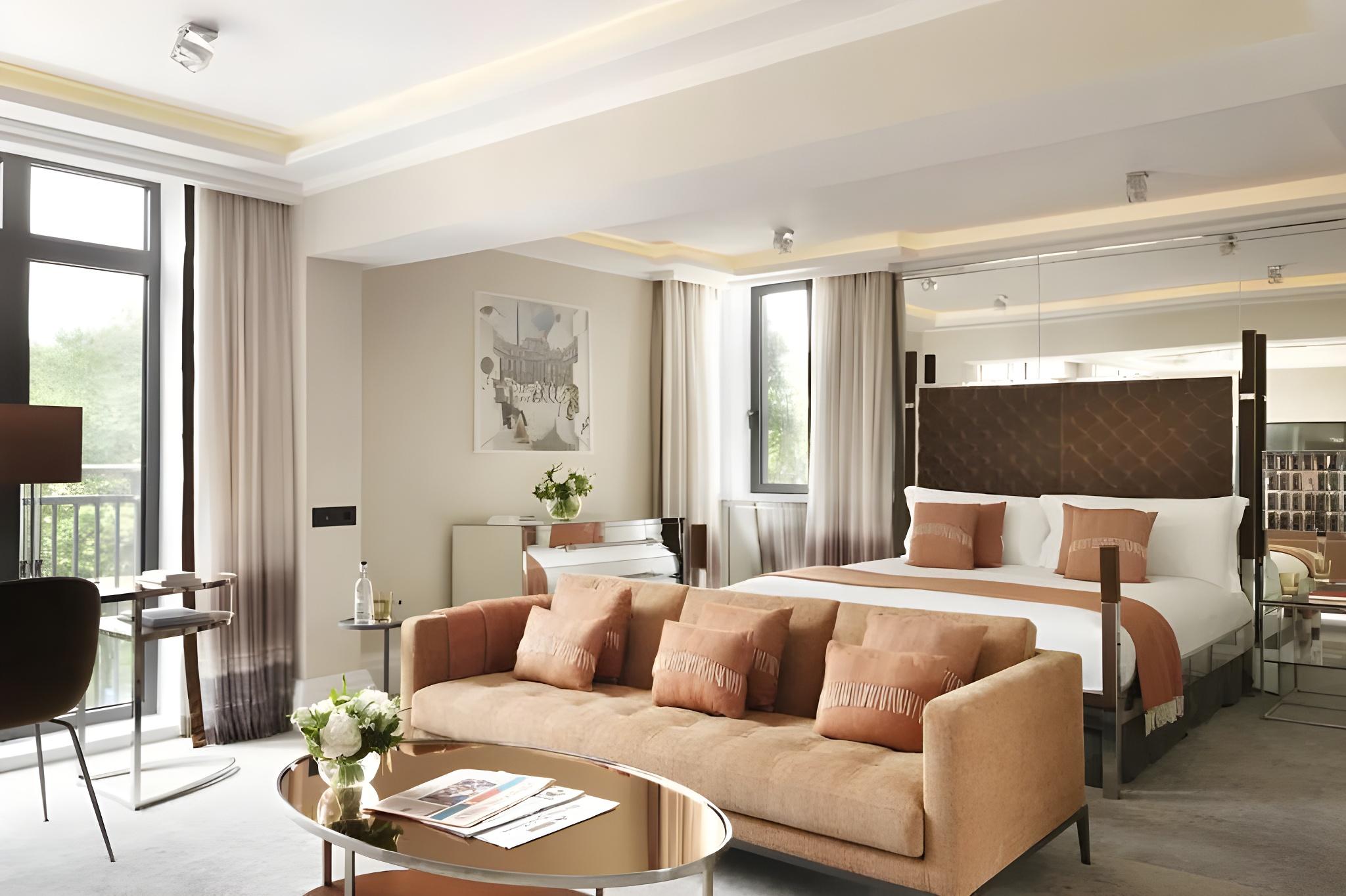 MAYFAIR, SUITE