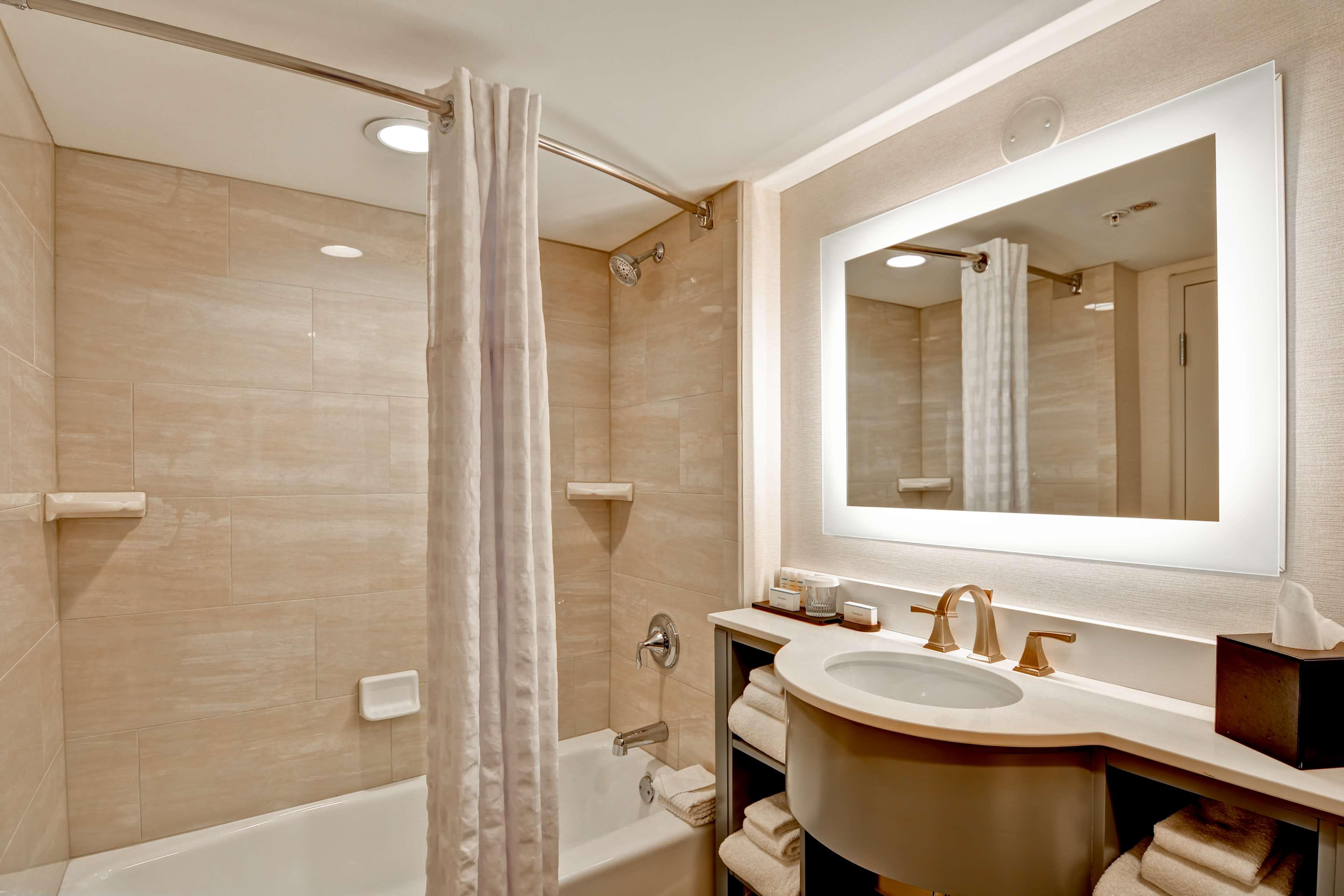 2 ROOMS, DELUXE, SUITE, 2 DOUBLE BEDS, HIGH FLOOR