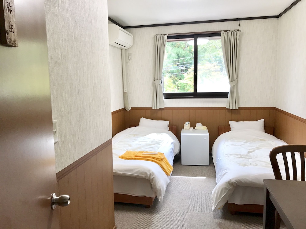 ECONOMY, TWIN BEDS