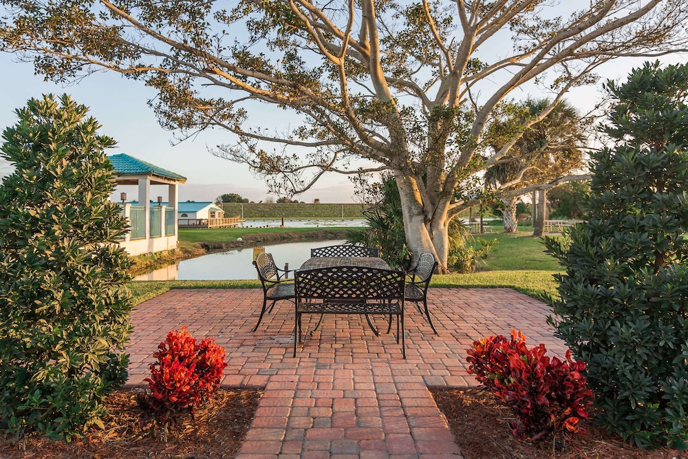 Days Inn & Suites by Wyndham Lake Okeechobee 46/50