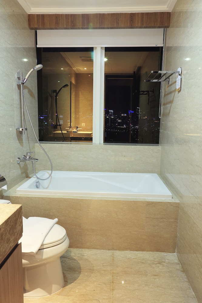 Menteng Park Exclusive Emerald 63/68