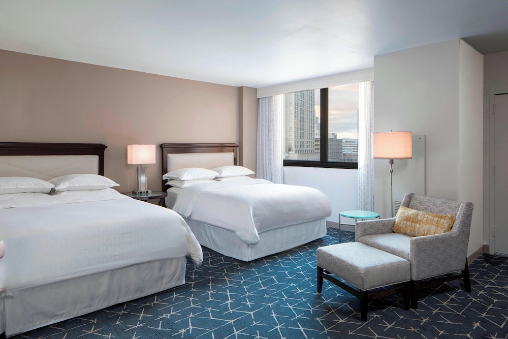 Deluxe, 2 Queen Beds, City View, Accessible