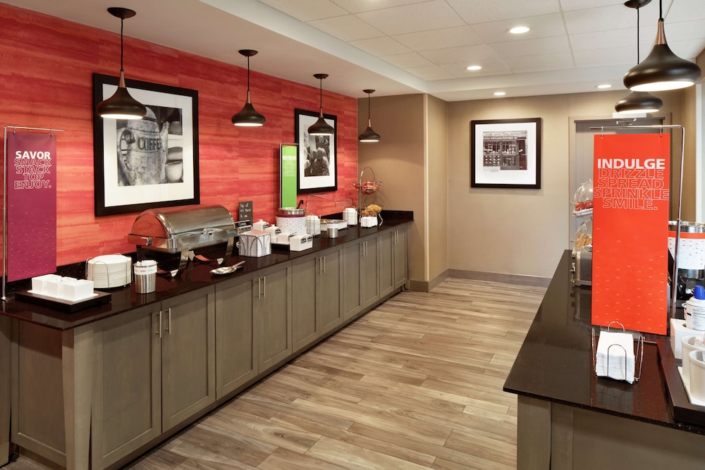 Lobby at Hampton Inn & Suites St. Louis/Alton Il, ALTON - IL