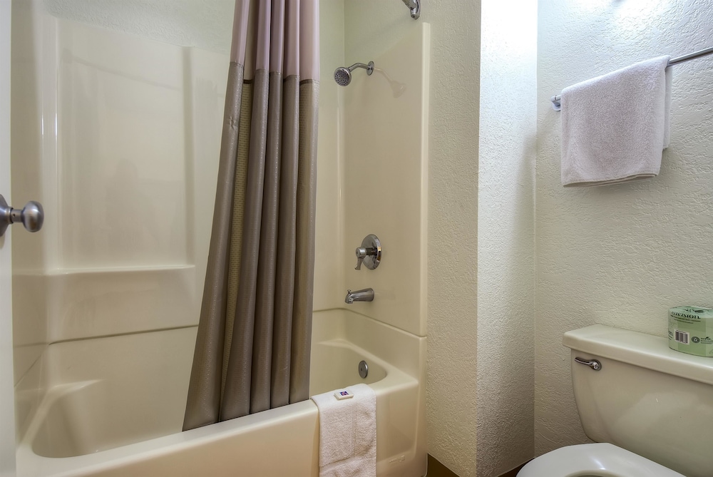Motel6 Rowland Heights, CA - Los Angeles - Pomona 24/49