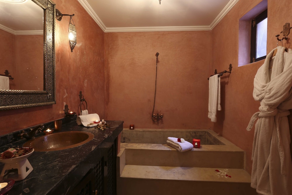 SINDIBAD, SUPERIOR, SUITE