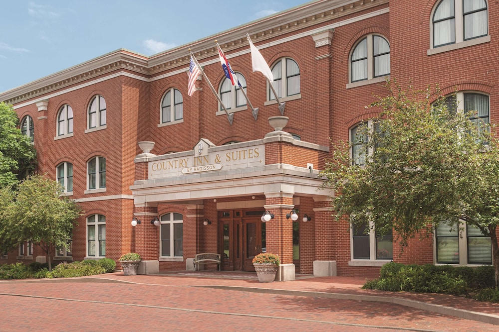 Country Inn & Suites by Radisson, St. Charles Historic District 1/31