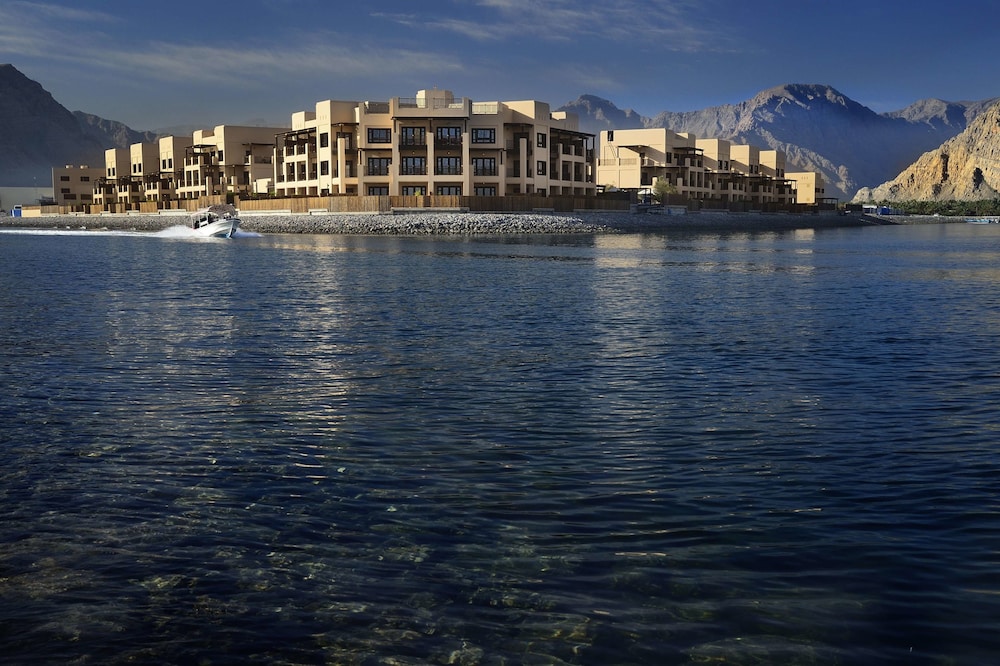 Azimut Hotel Musandam 23/68