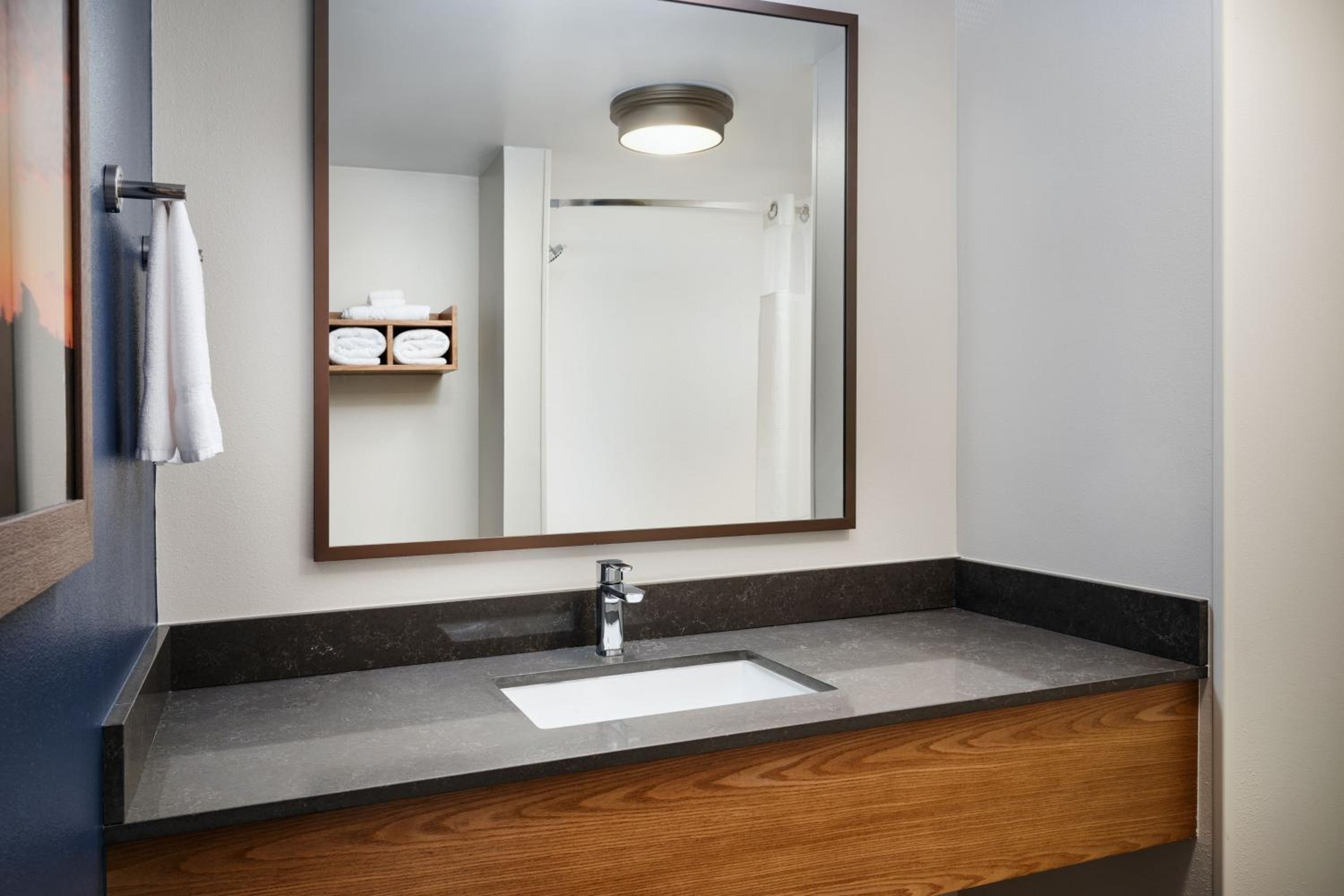جناح بسرير كوين مع أريكة، Fairfield Inn Suites Auburn Opelika 3/3
