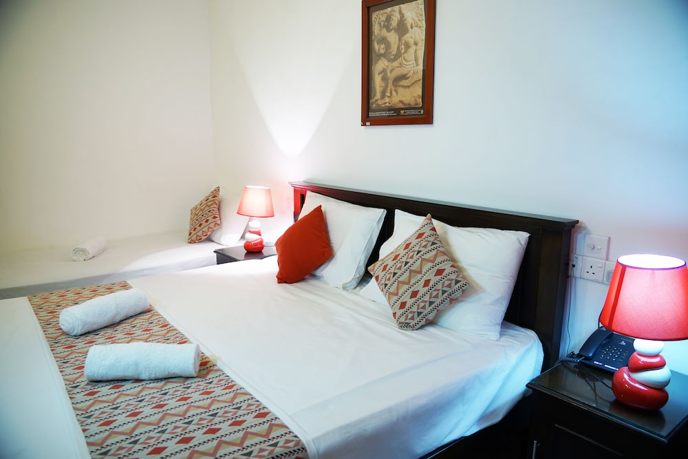 Moon Hills Hotel 12/50