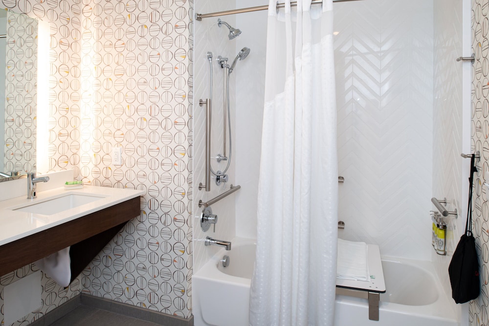 Holiday Inn Suites Idaho Falls 13/75