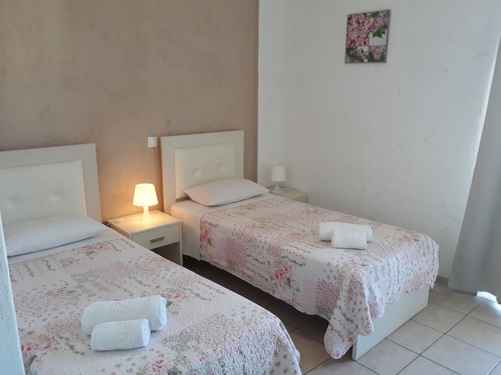 ROOM, DOUBLE BED