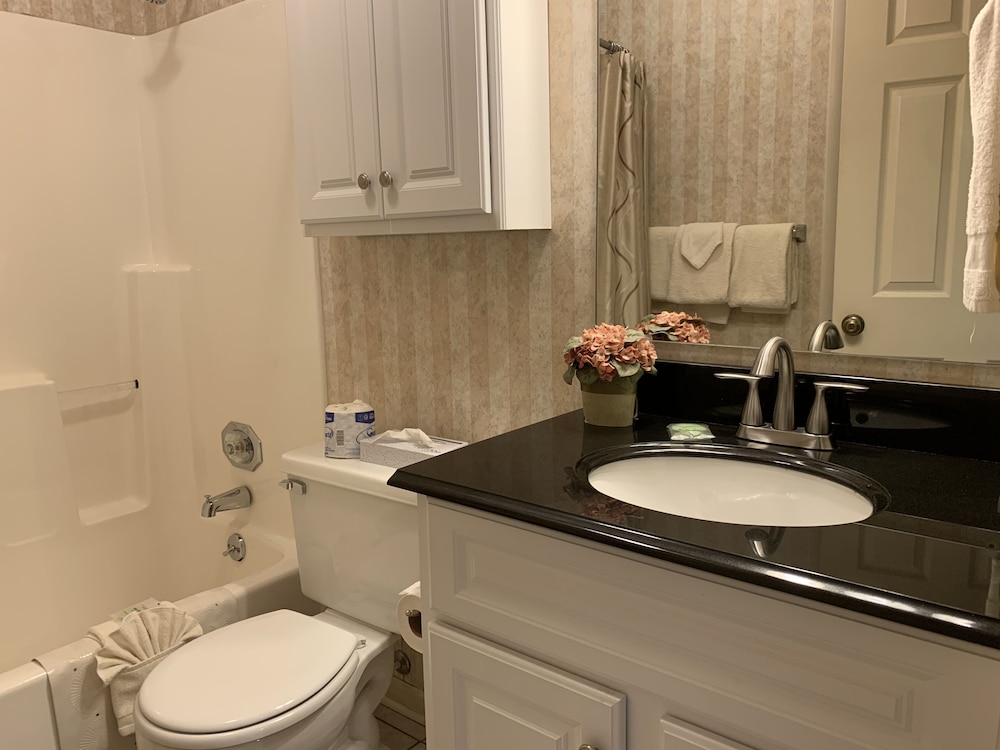 Laurel Inn Condominium 49/50