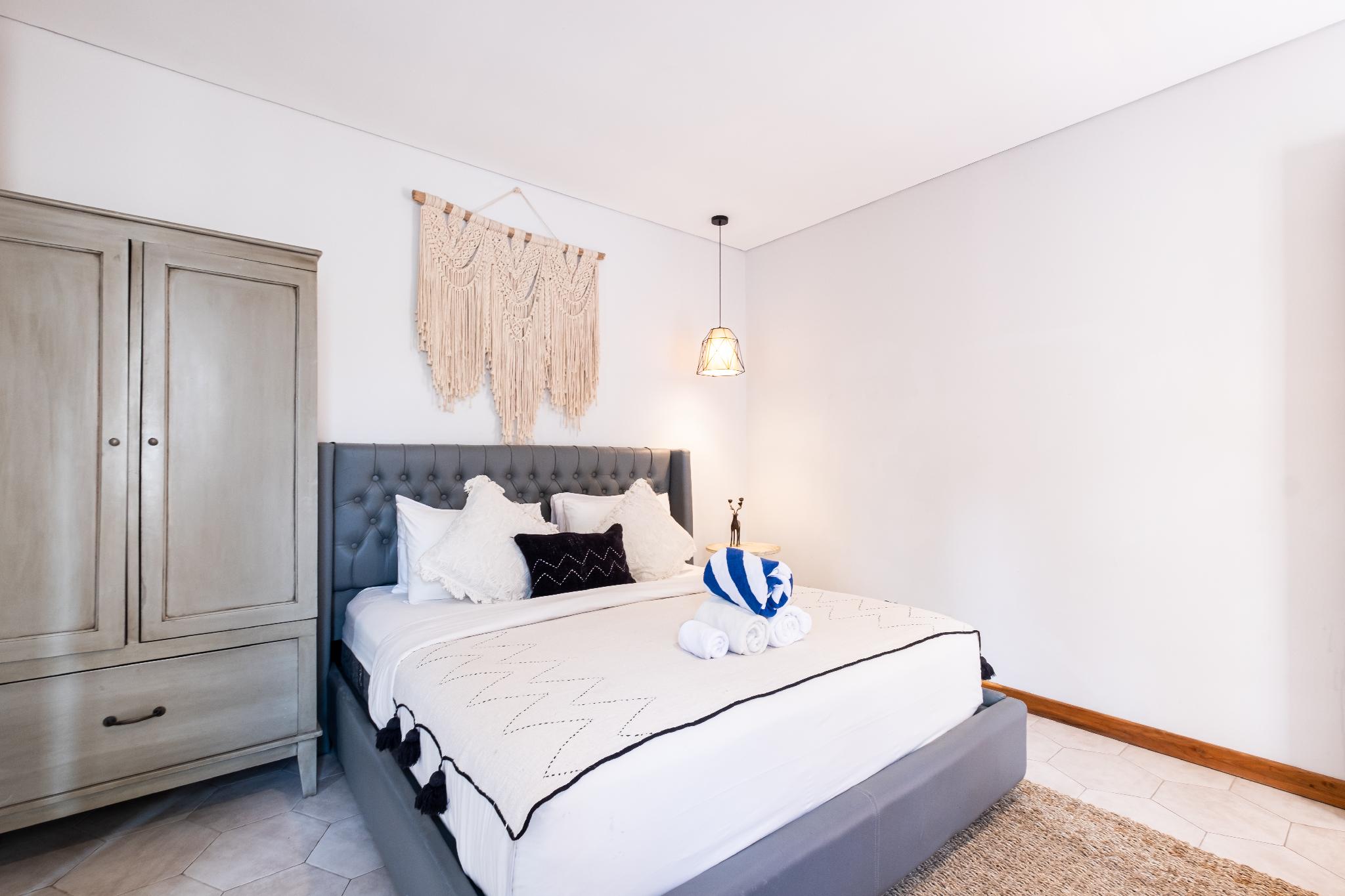 2 Bedrooms, Pool, Villa