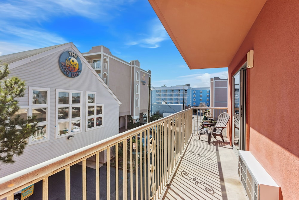 Americana Motor Inn Oceanfront 22/30