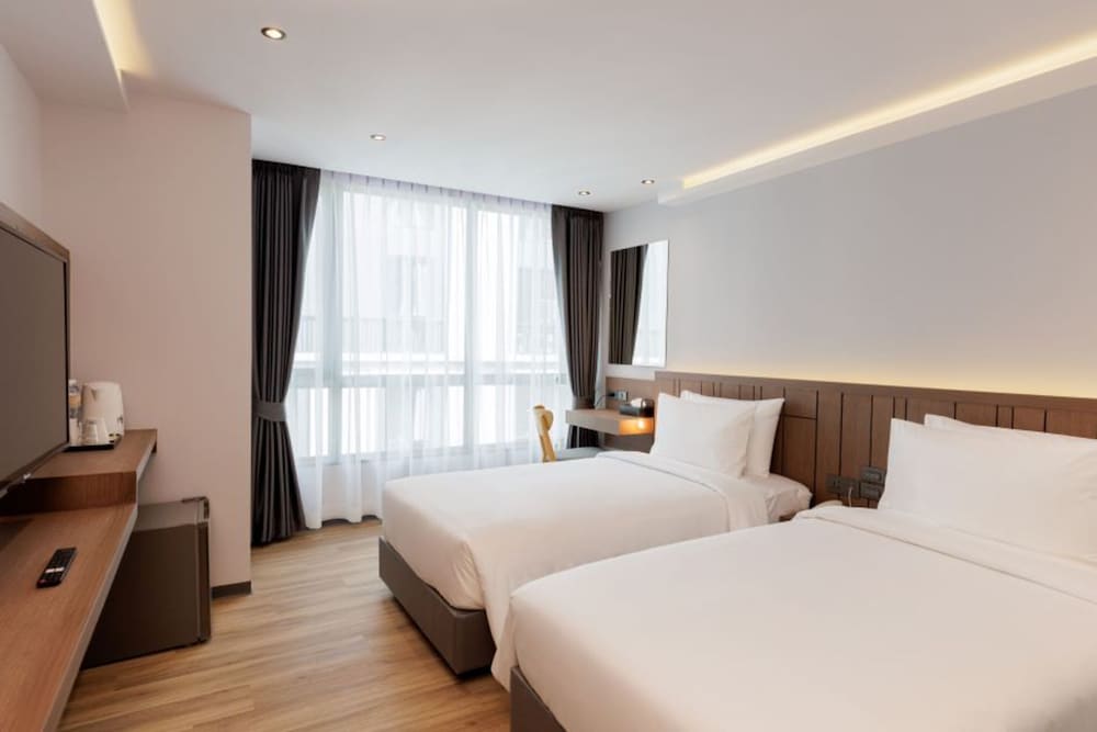 SUPERIOR, DOUBLE OR TWIN BED