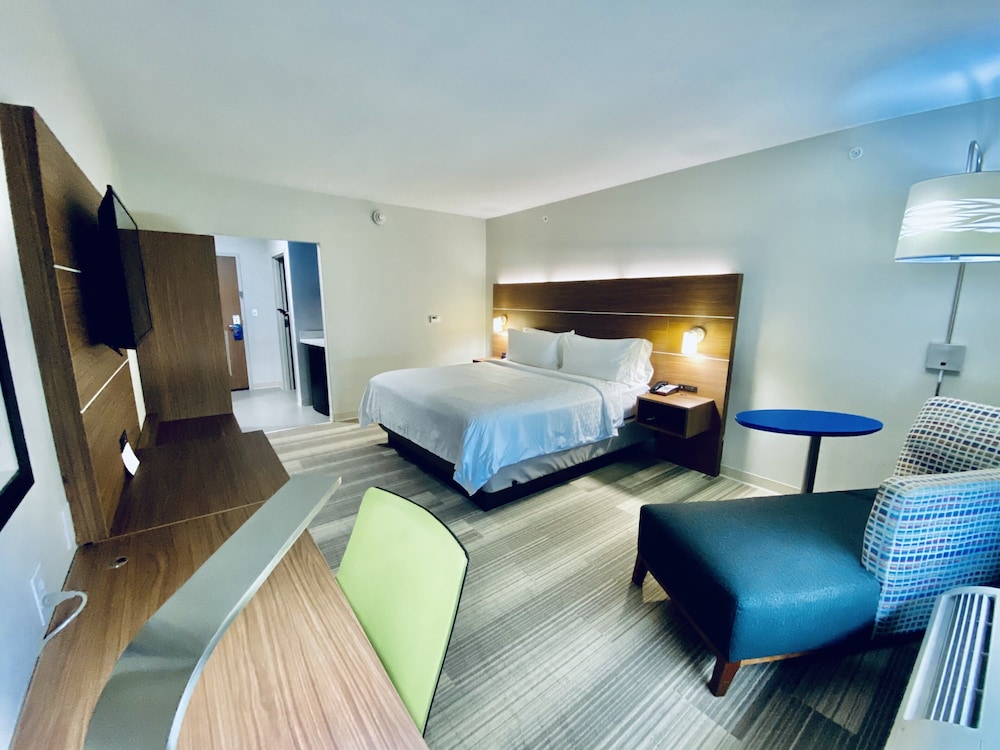 HOLIDAY INN EXPRESS PINEVILLE-ALEXANDRIA AREA 14/49
