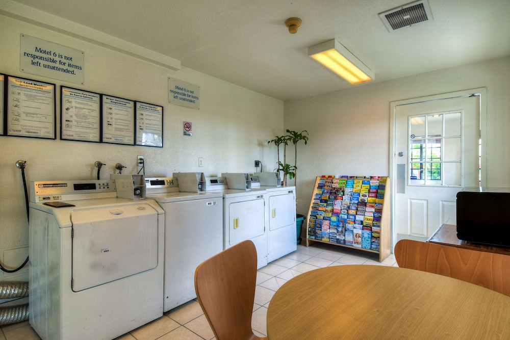 Motel6 Escondido Ca 41/54