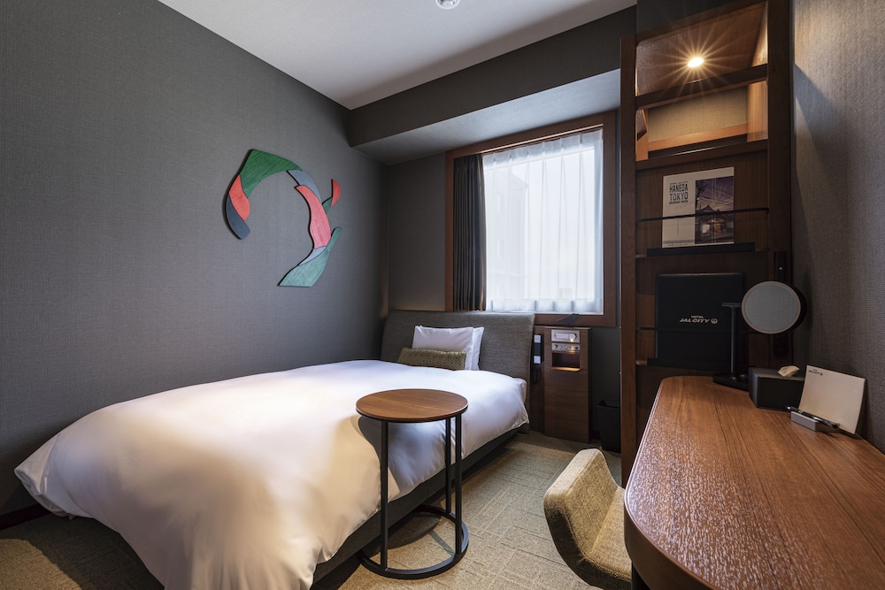ROOM, SINGLE