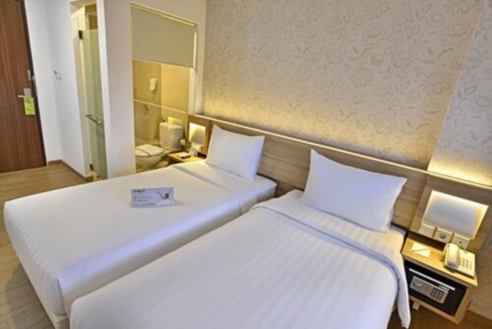 Whiz Prime Hotel Basuki Rahmat Malang 9/34