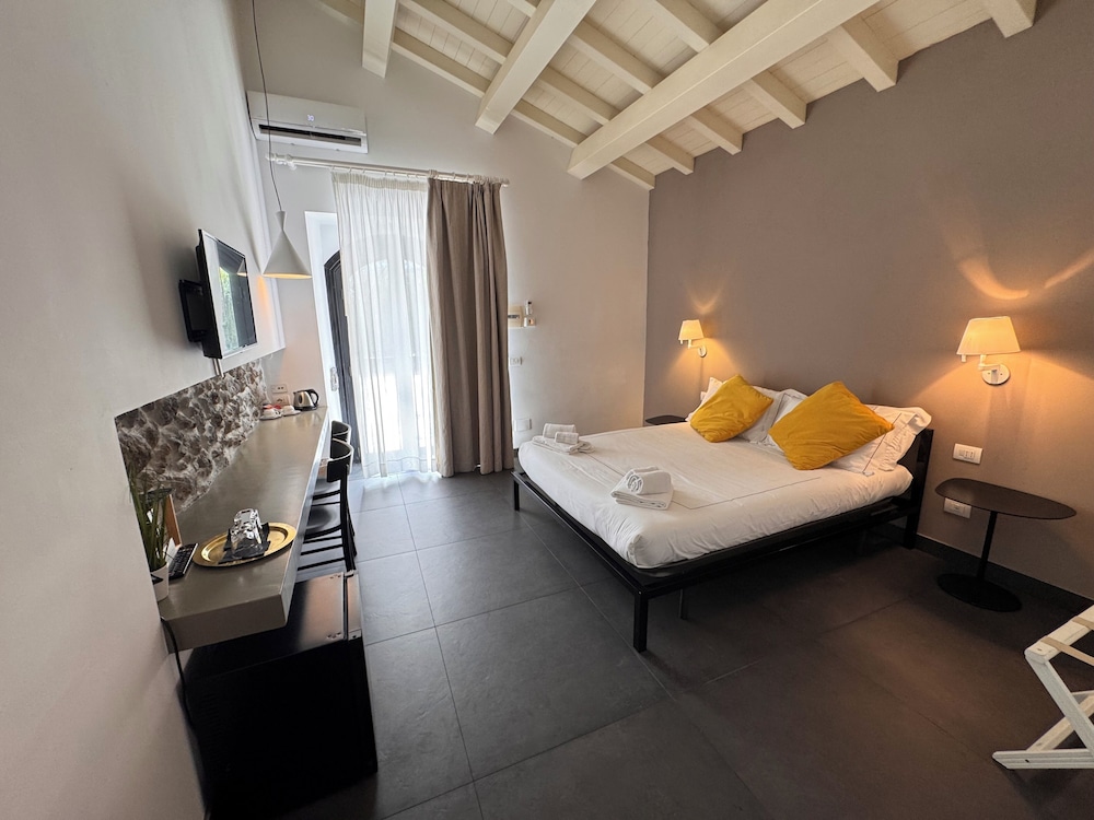 Tale Restaurant & Suite 20/75