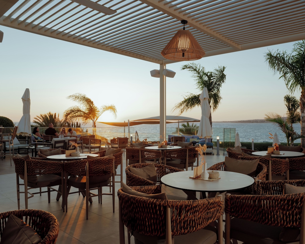 Queen's Bay Hotel 51/64