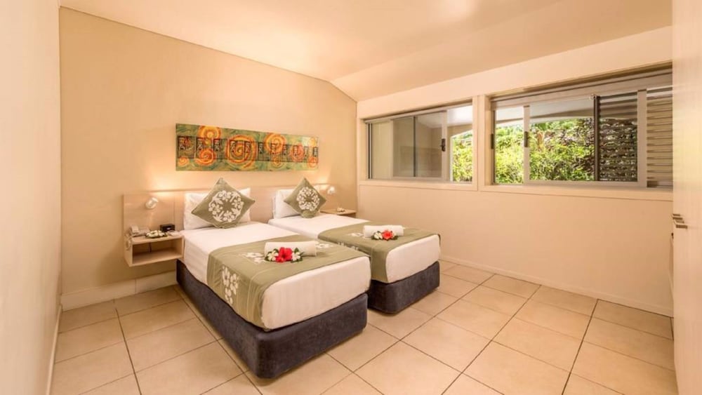 Sunset Resort 8/50