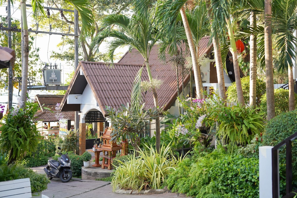 Tok Little Hut 6/47