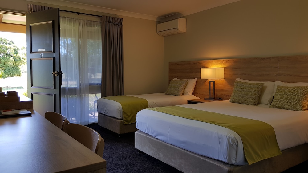 Quality Inn Carriage House 12/44
