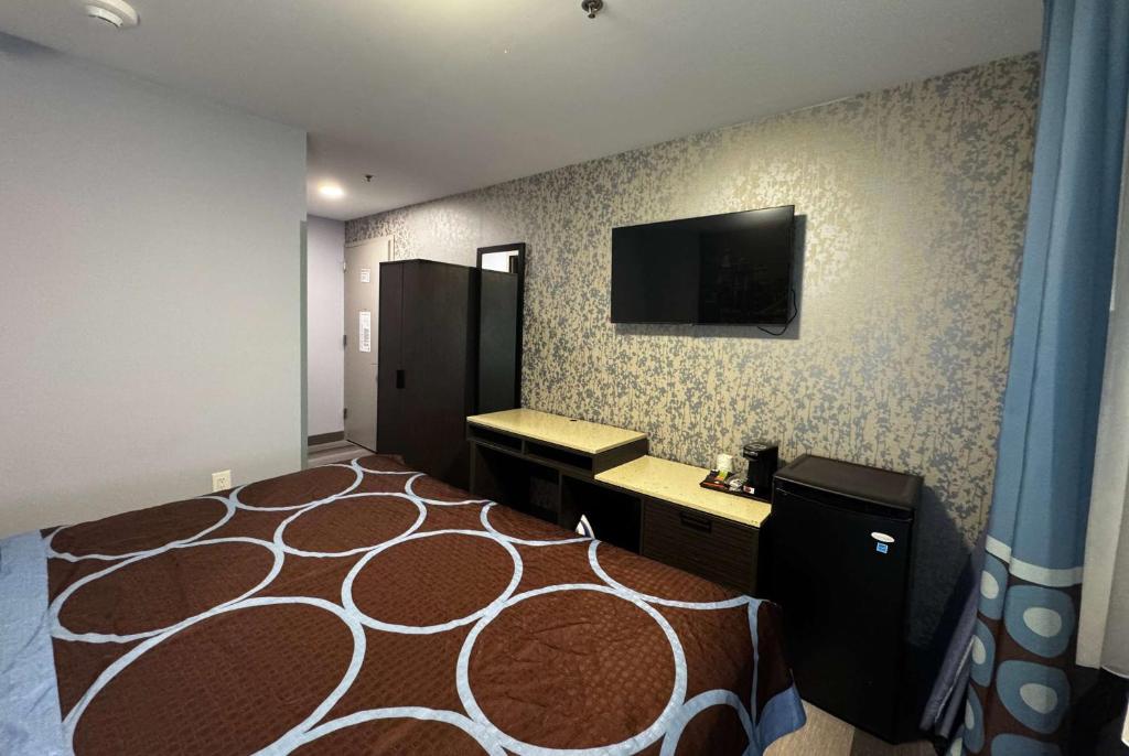 Super 8 by Wyndham Brooklyn Fulton Street/Broadway Junction 27/40