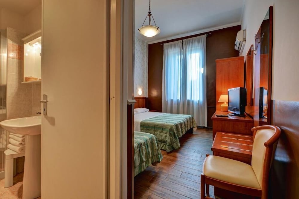 Hotel Universo 7/36