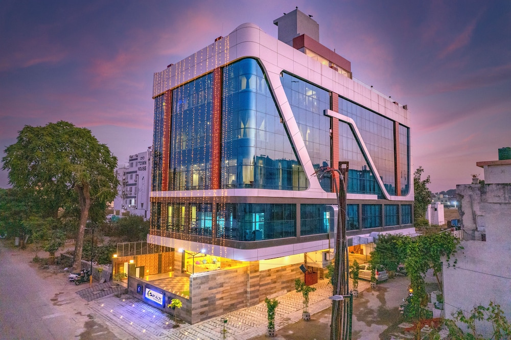 Pax Grand Blue Udaipur 5/50