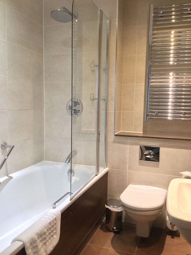 The Boleyn Hotel 13/50