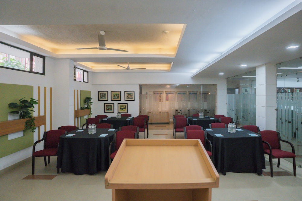 Ahuja Residency Parklane 35/50