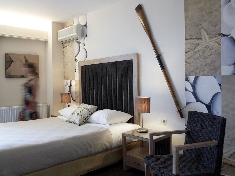 Belle Helene Hotel 10/45