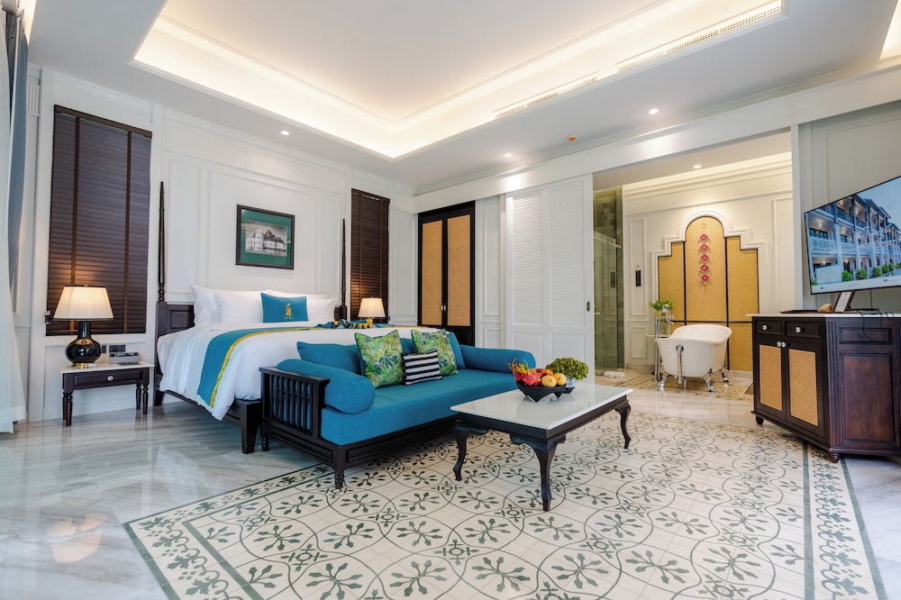 SUITE, PRIVATE POOL