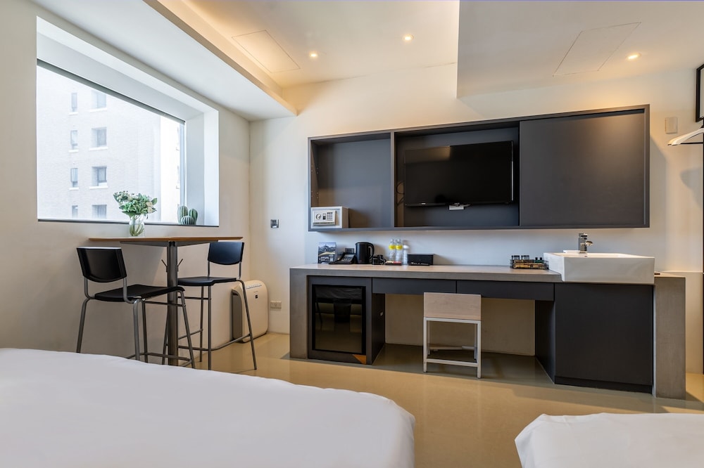 LUMI HOTEL 56/72