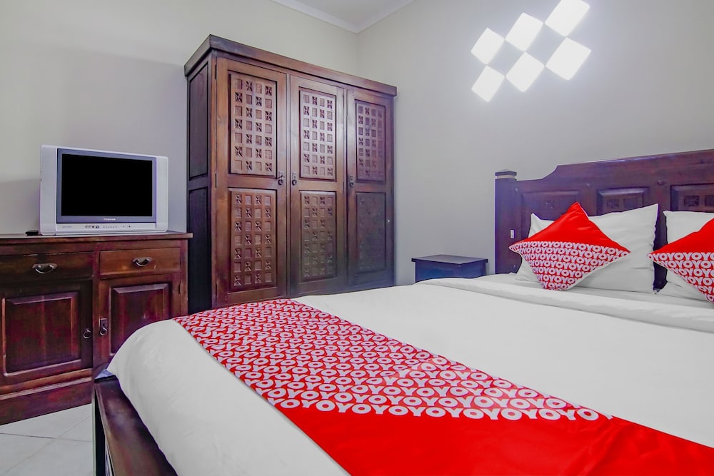 OYO 90094 Gayatri Residence 15/30
