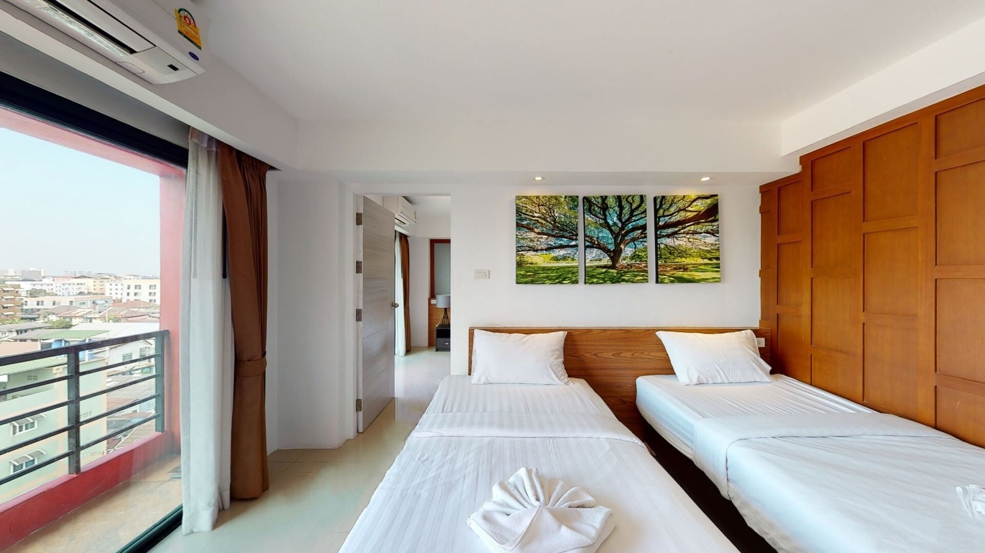 2 Bedrooms, Junior Suite, Queen and Twin Beds, Patio