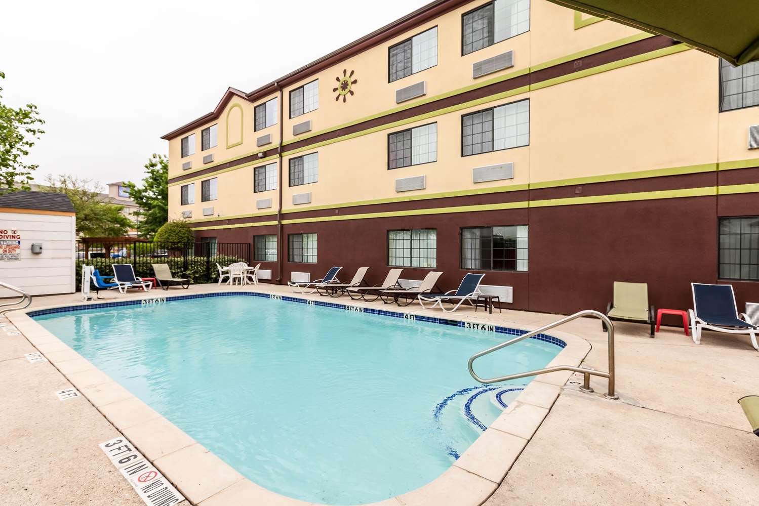 Quality Inn near SeaWorld - Lackland 1/14