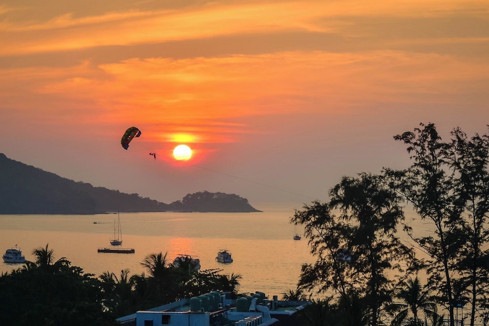 Patong Resort Hotel 63/66