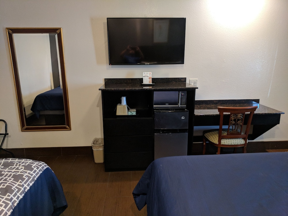 Americas Best Value Inn Brownsville 13/35