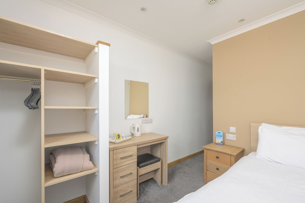 The Sandringham Hotel 20/48